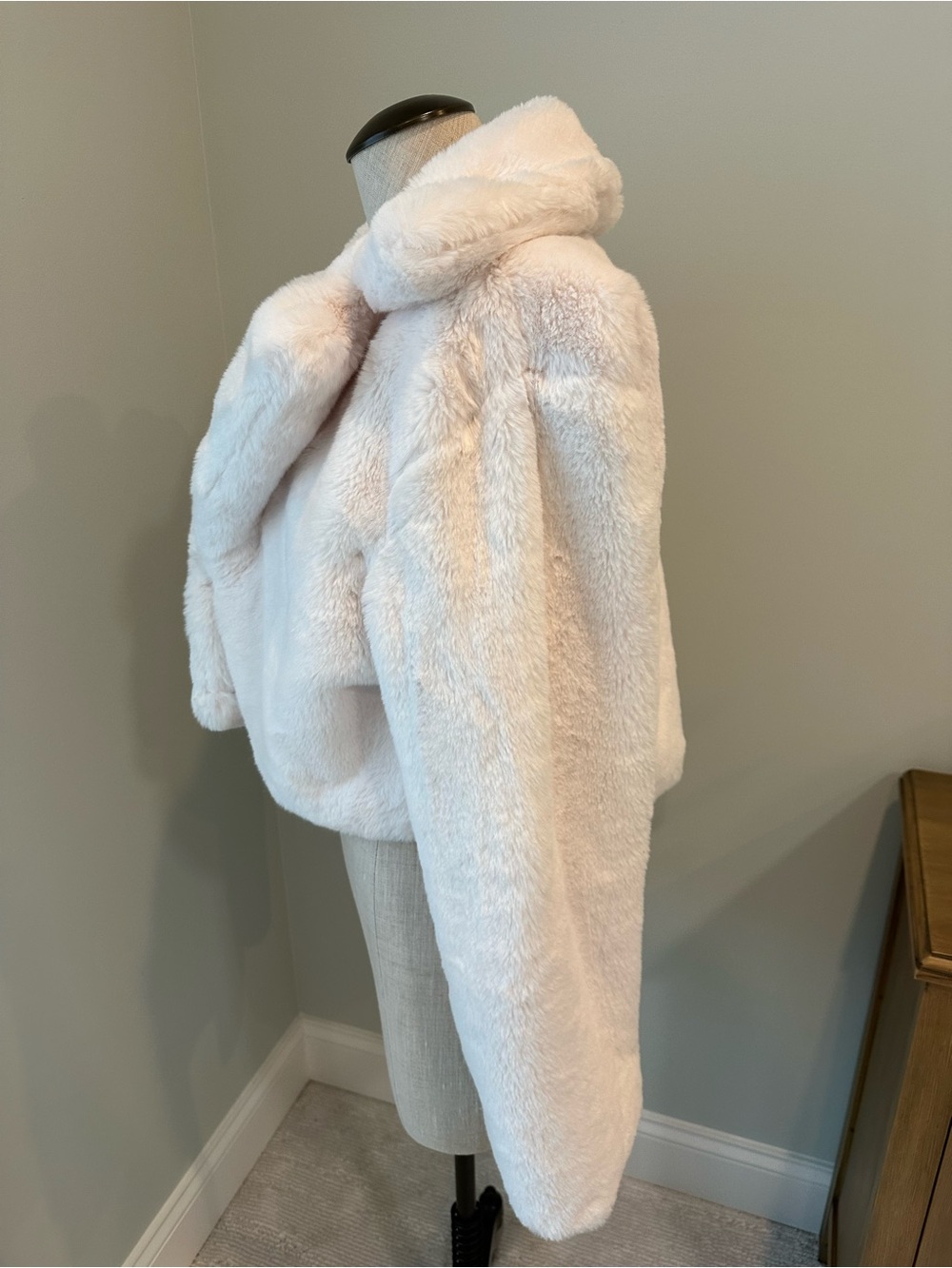 FOREVER 21 Fashion Plush Cropped Coat Faux Fur Jacket White (Baby Pink) Sz.Large - Picture 11 of 14